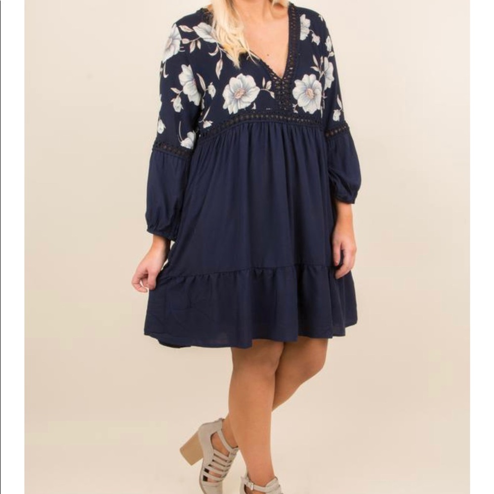 Women’s Dress - Picture 5 of 8